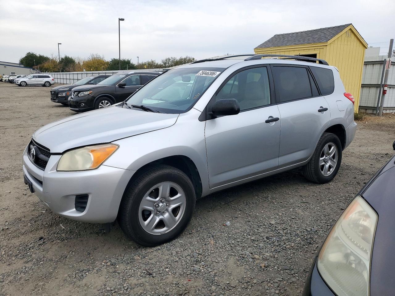 Vista de 2010 TOYOTA RAV4 BASE, ángulo 1