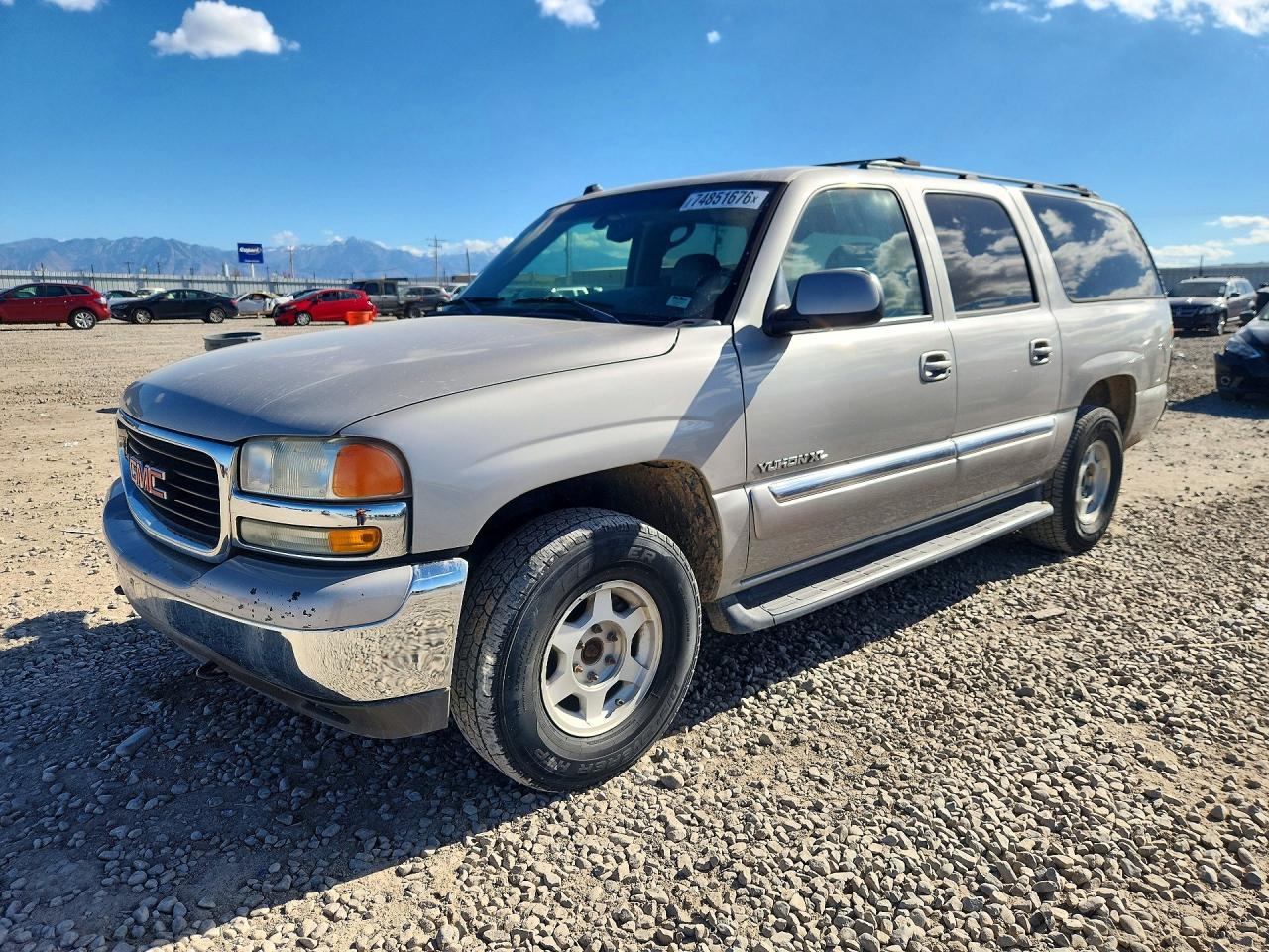 منظر 2005 GMC YUKON XL K1500، زاوية 1