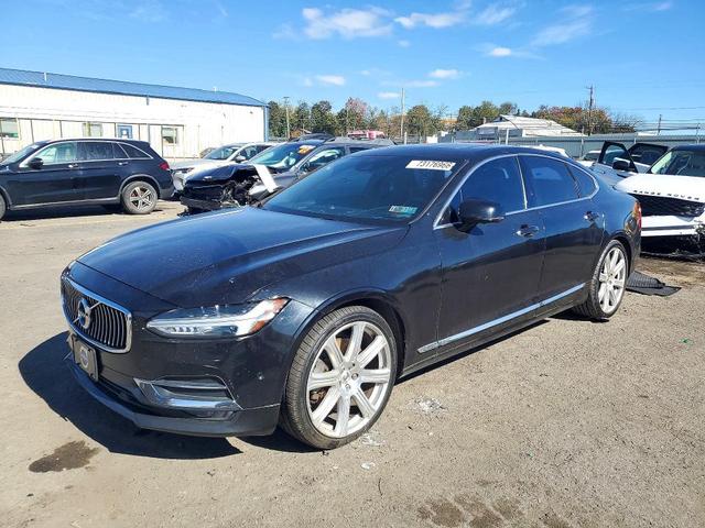 2017 VOLVO S90