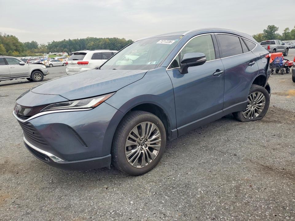 2022 TOYOTA VENZA XLE  