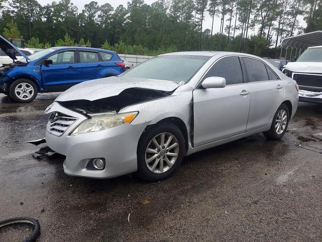 2011 TOYOTA CAMRY XLE  