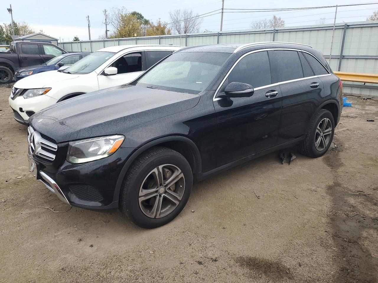 Vue de 2016 MERCEDES-BENZ GLC 300 4MATIC, angle 1