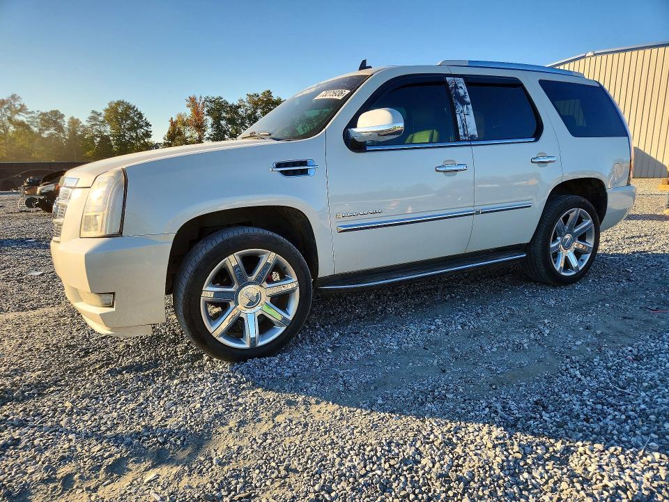 2009 CADILLAC ESCALADE LUXURY  