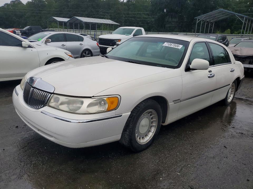 2000 LINCOLN TOWN CAR EXECUTIVE  