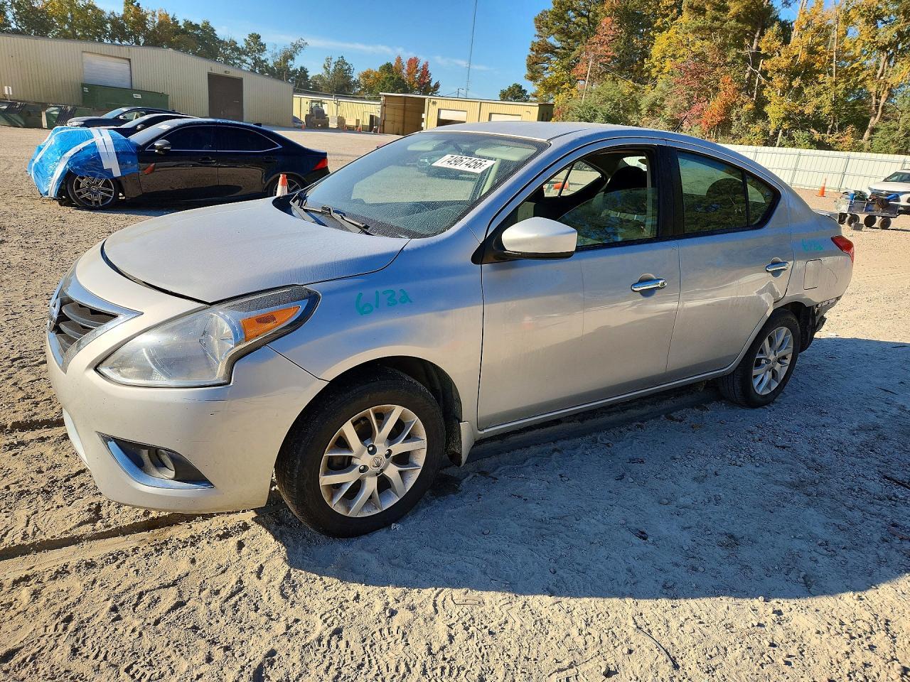 منظر 2017 NISSAN VERSA SV، زاوية 1