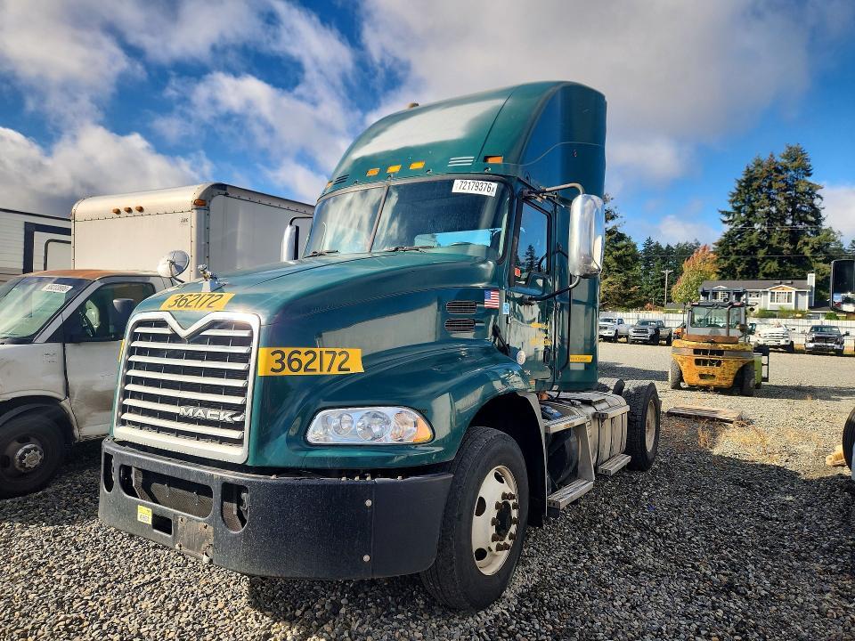 2017 MACK CXU612 SEMI TRUCK