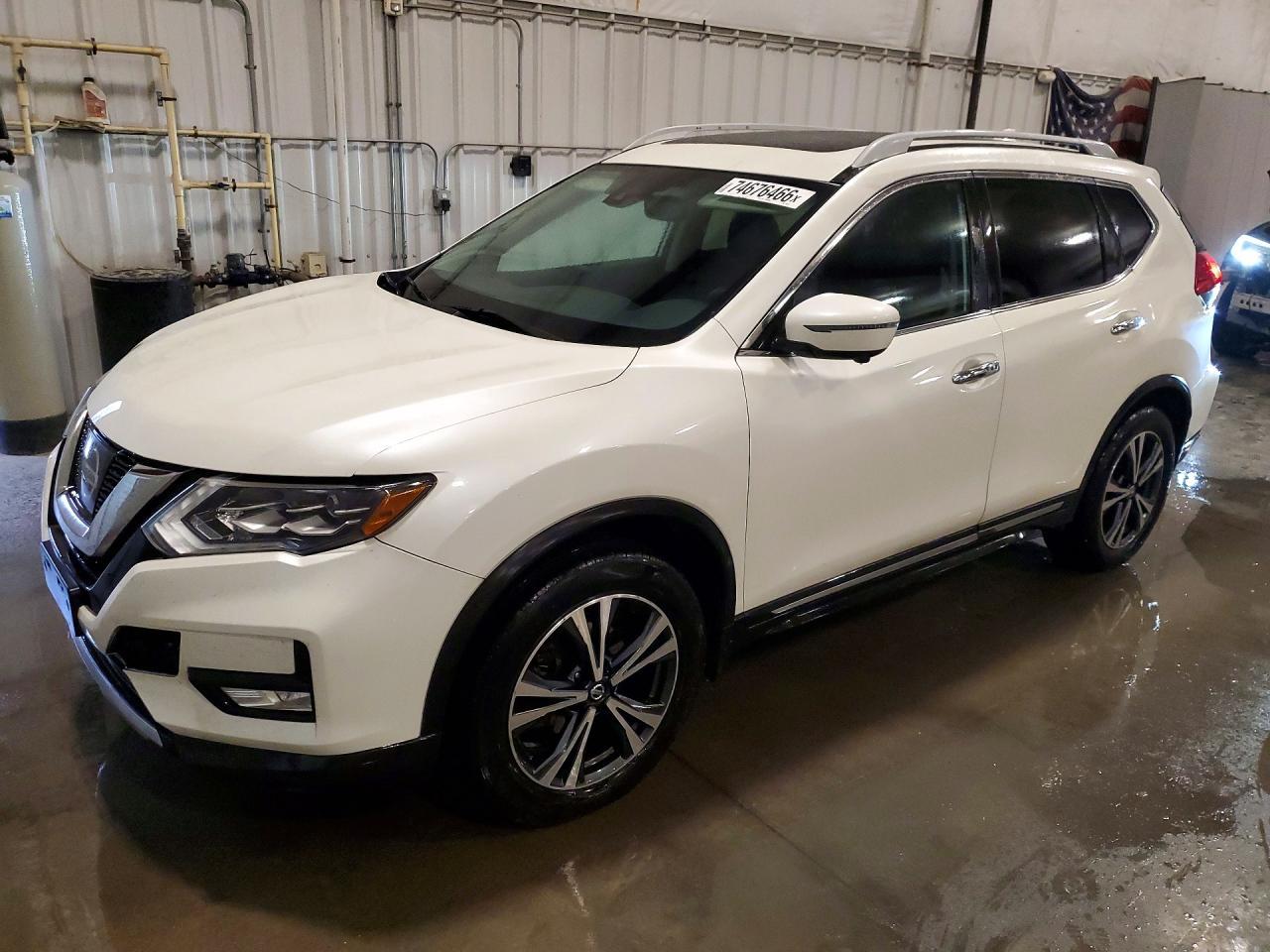Vista de 2017 NISSAN ROGUE SL, ángulo 1