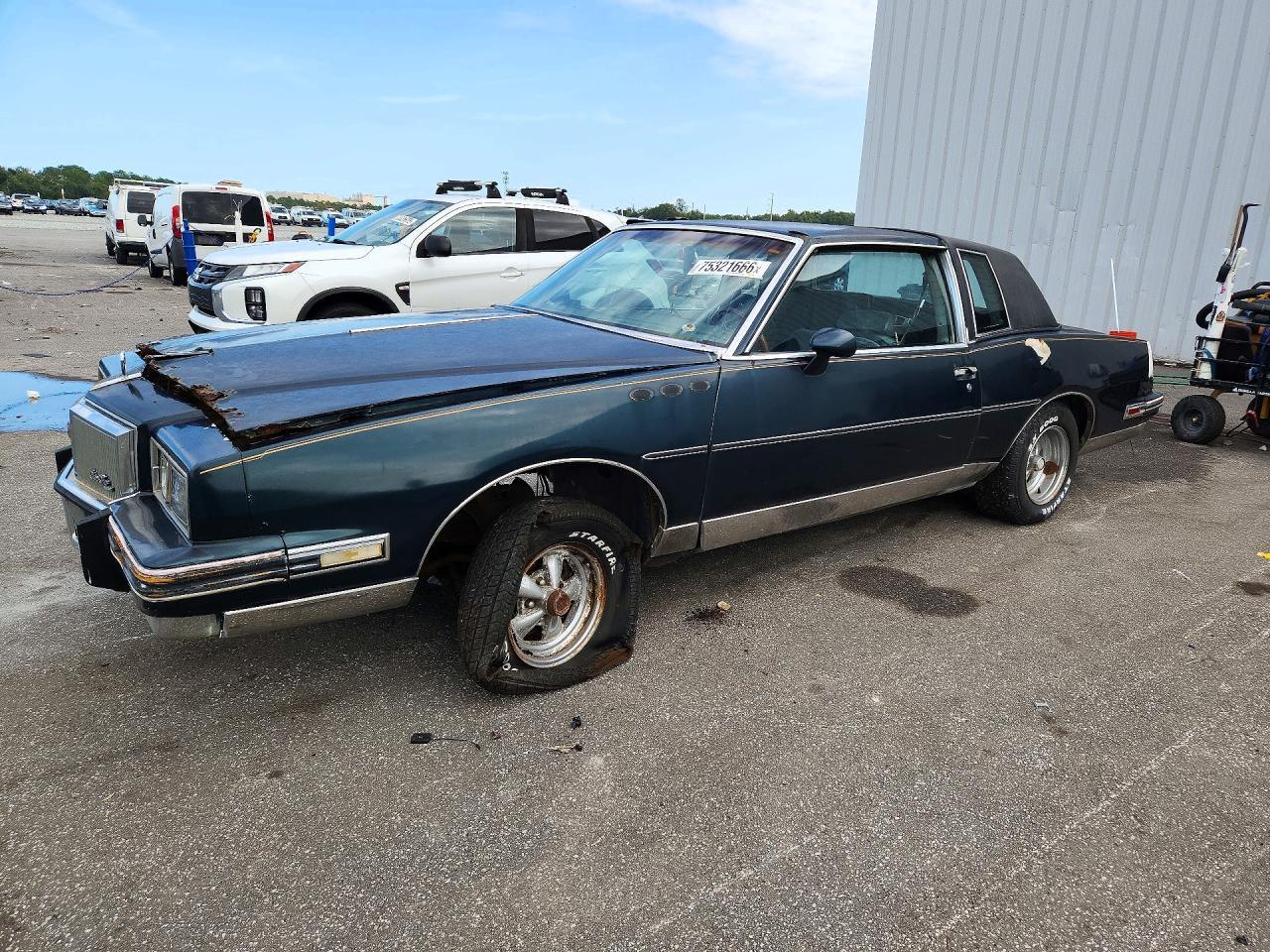 Вид 1982 PONTIAC GRAND PRIX GXP, угол 1