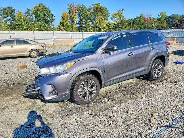 2019 TOYOTA HIGHLANDER LE  