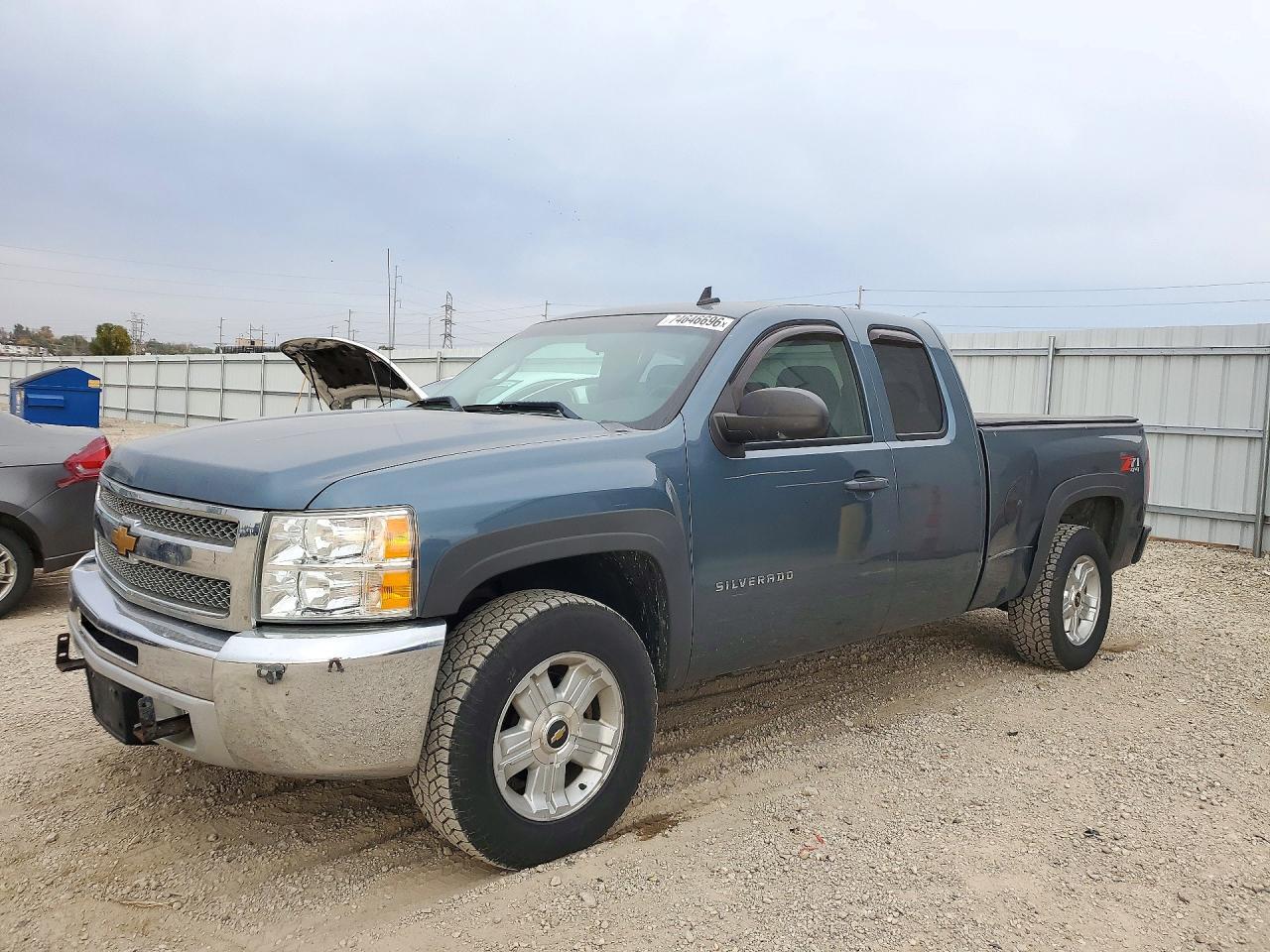 Вид 2013 CHEVROLET SILVERADO K1500 LT, угол 1