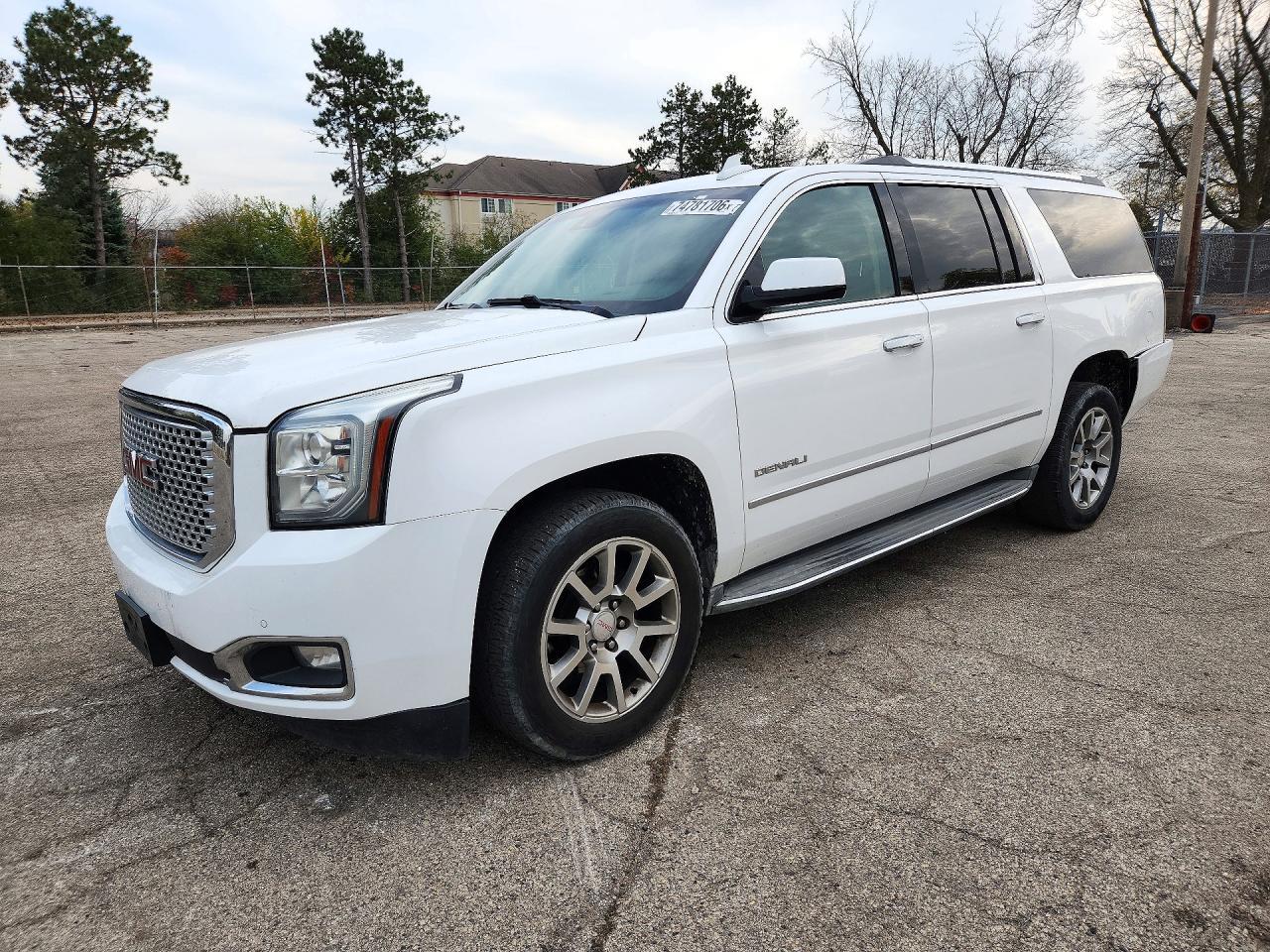 Vista de 2015 GMC YUKON XL DENALI, ángulo 1