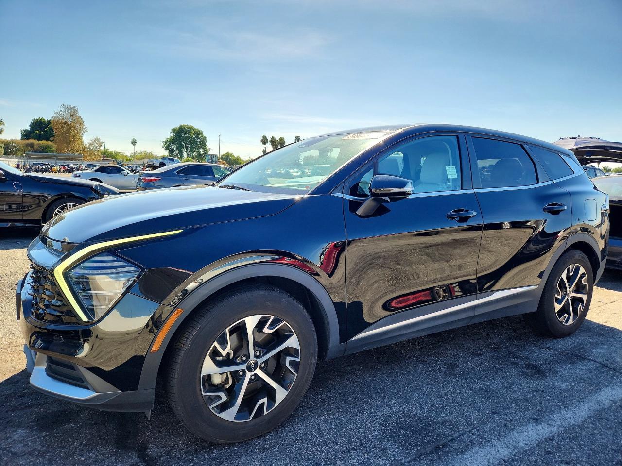 Vista de 2024 KIA SPORTAGE EX, ángulo 1