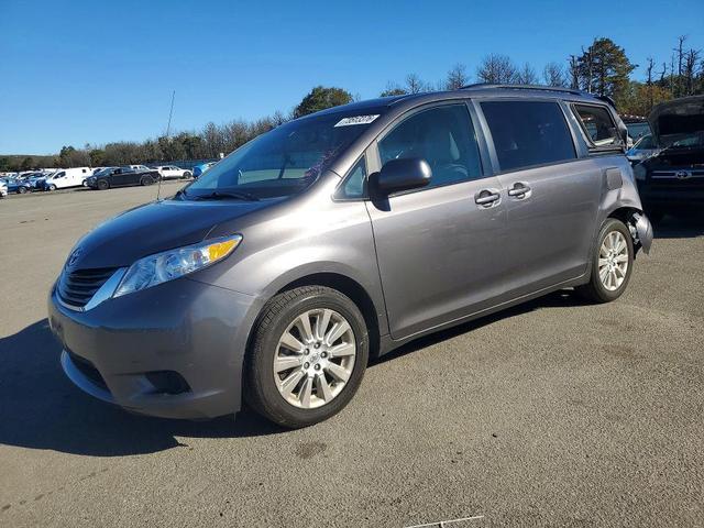2012 TOYOTA SIENNA