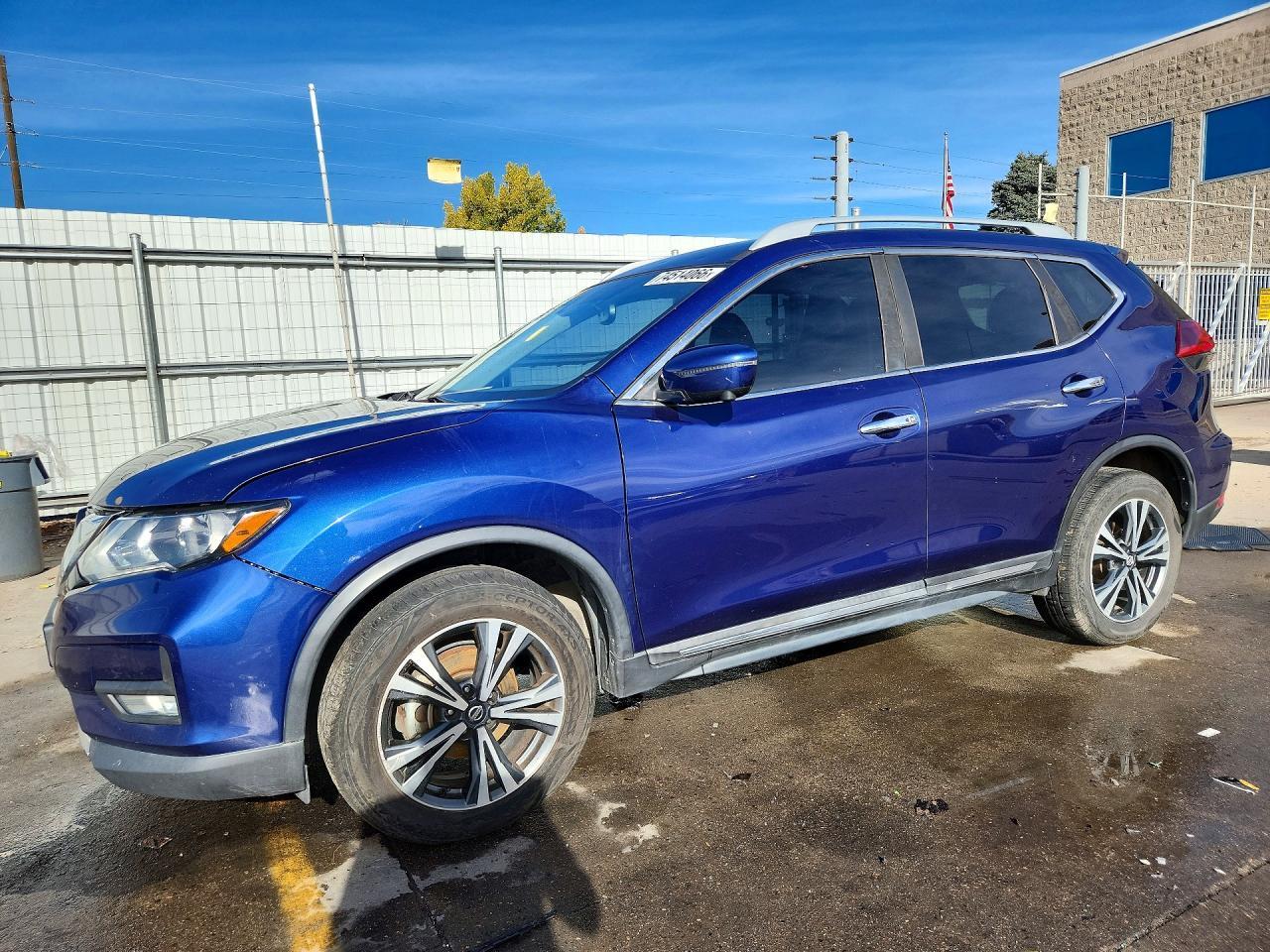 Вид 2018 NISSAN ROGUE SL, угол 1