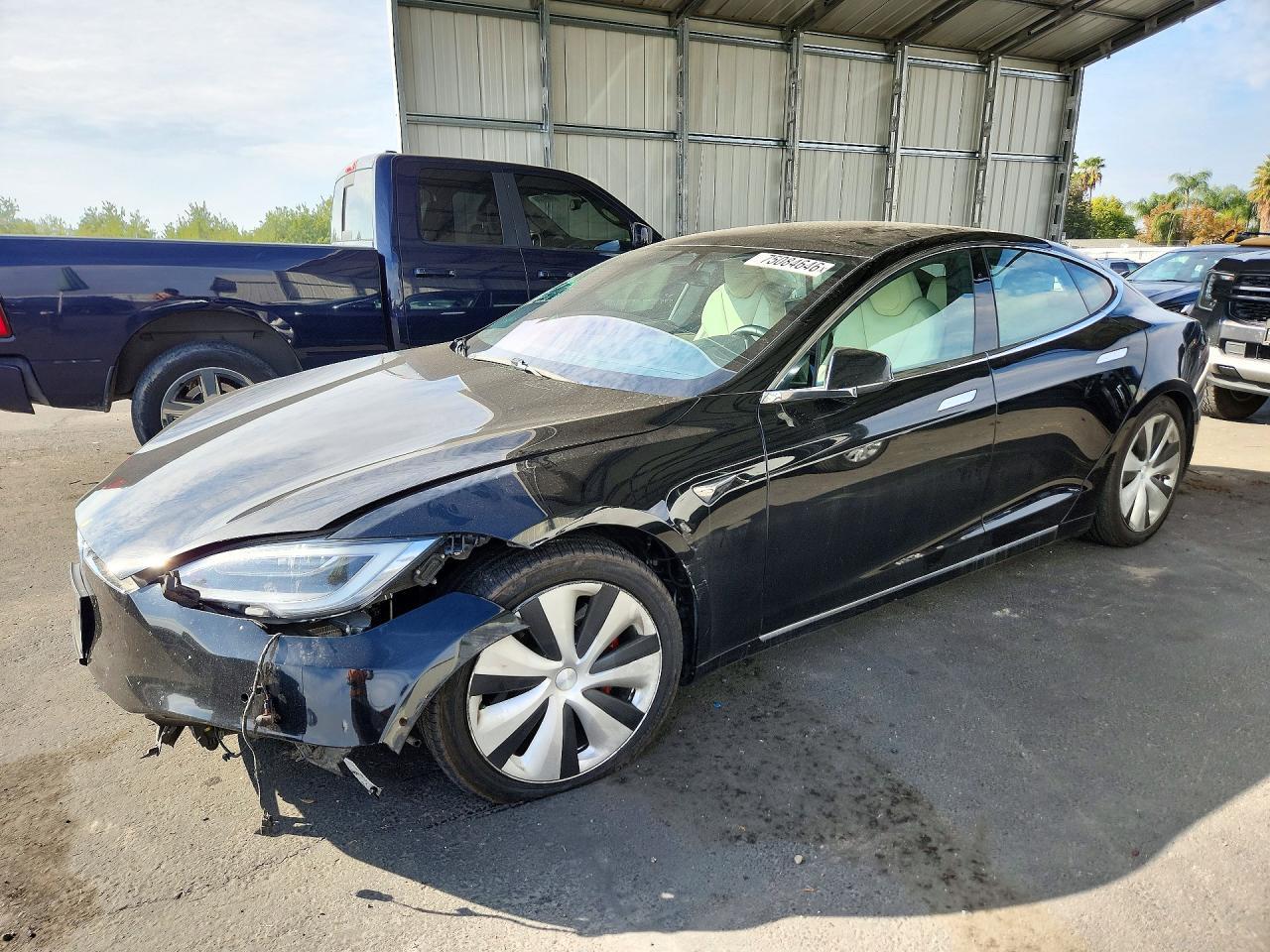 Вид 2021 TESLA MODEL S, угол 1