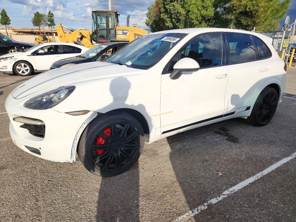 2013 PORSCHE CAYENNE GTS  