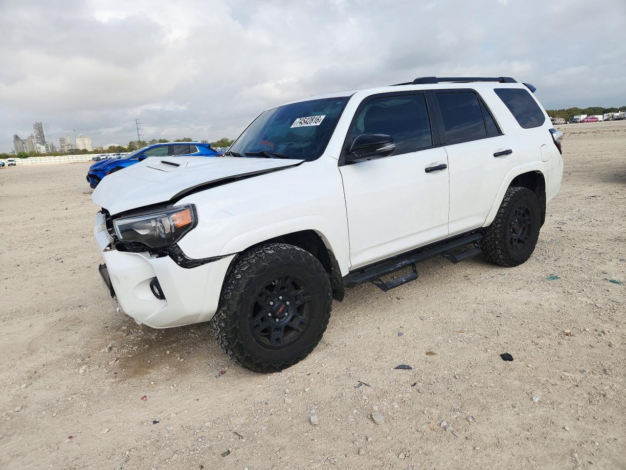 منظر 2021 TOYOTA 4RUNNER VENTURE EDITION، زاوية 1