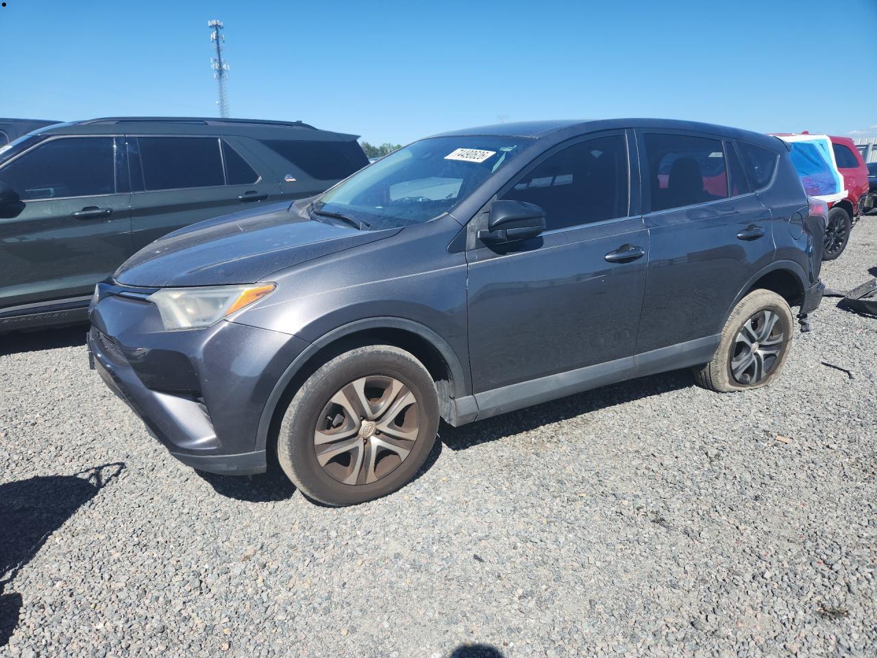 منظر 2018 TOYOTA RAV4 LE، زاوية 1