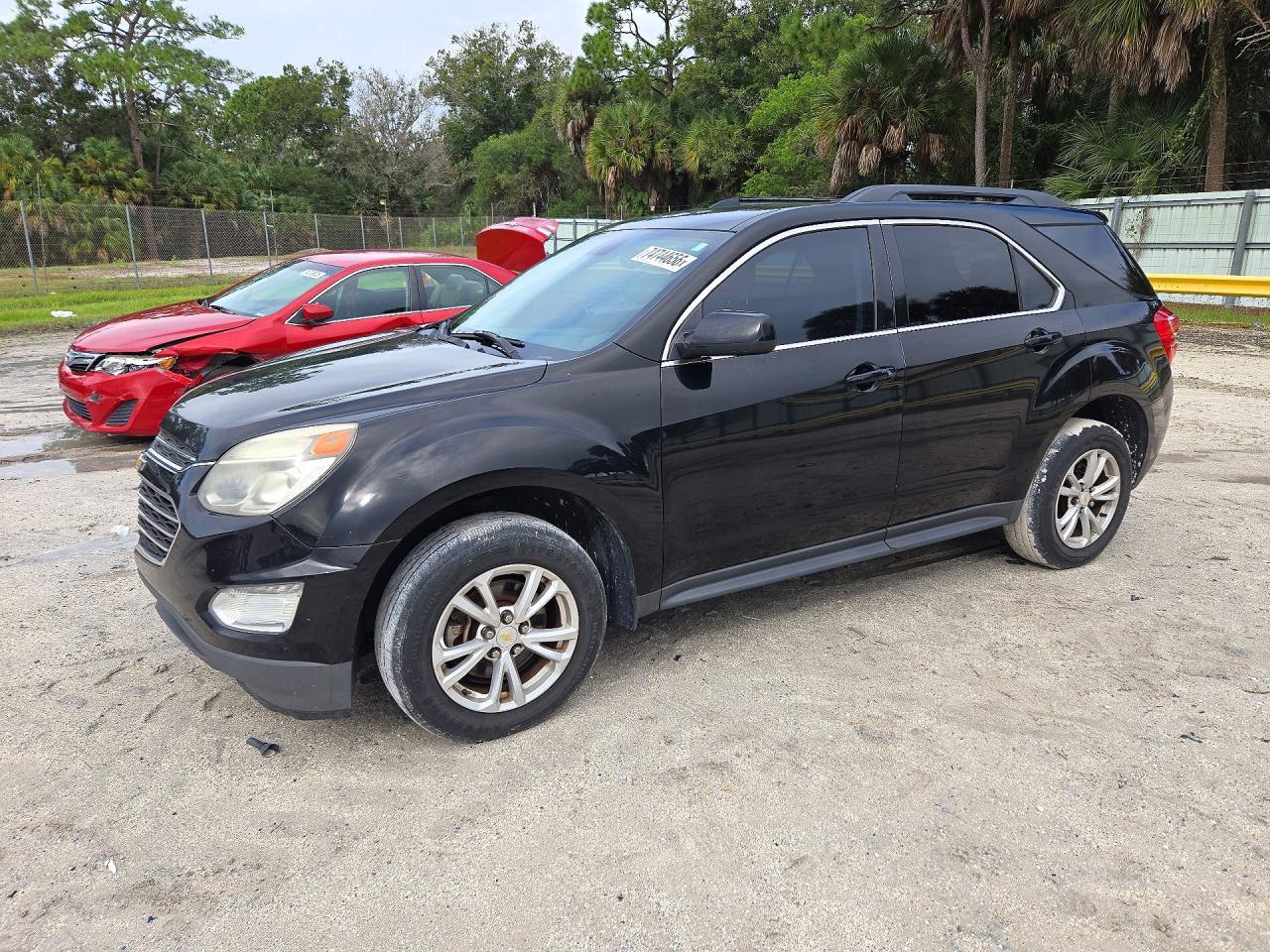 Vista de 2017 CHEVROLET EQUINOX LT, ángulo 1