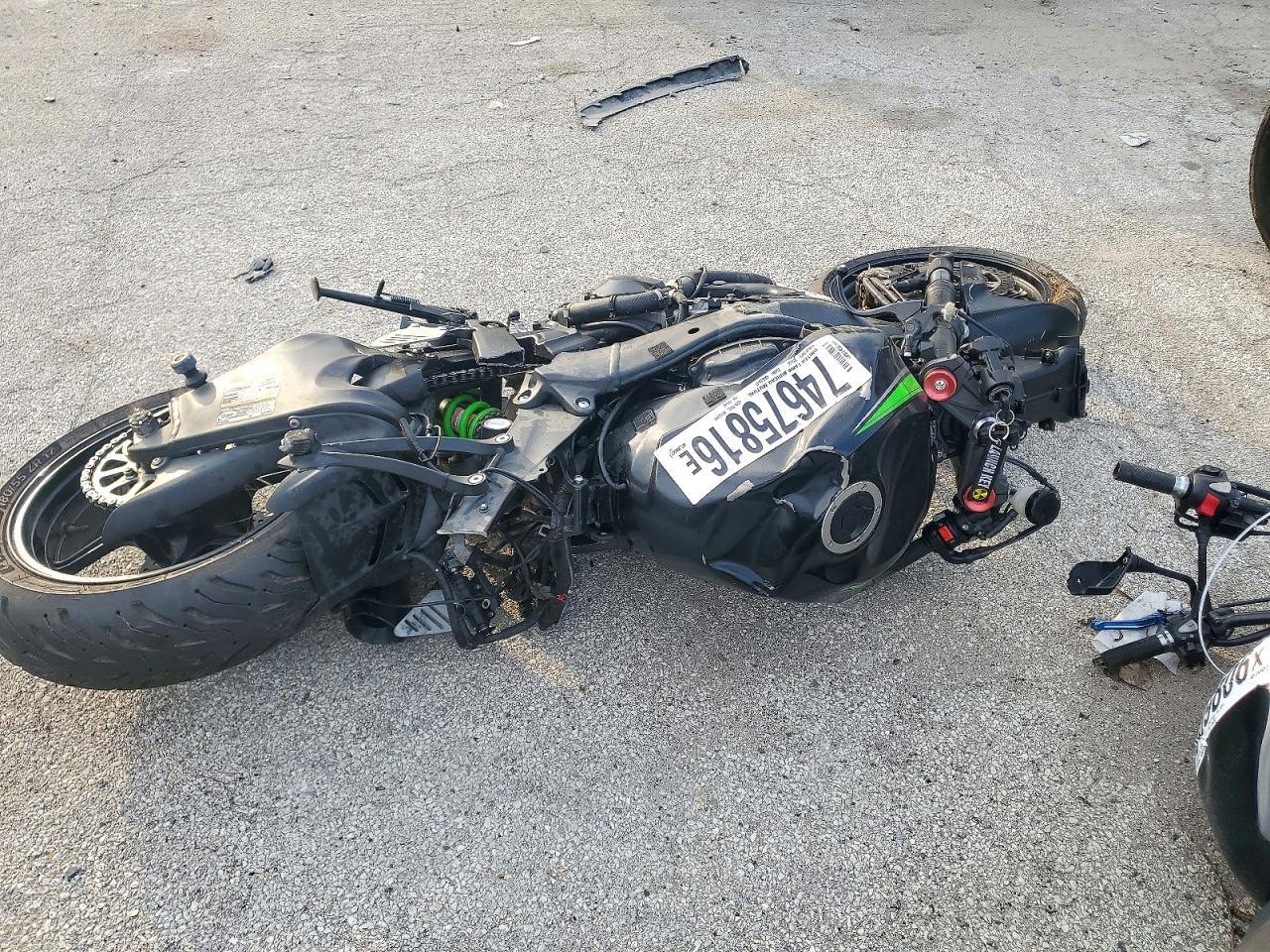 Vue de 2017 KAWASAKI ZX636 E, angle 1