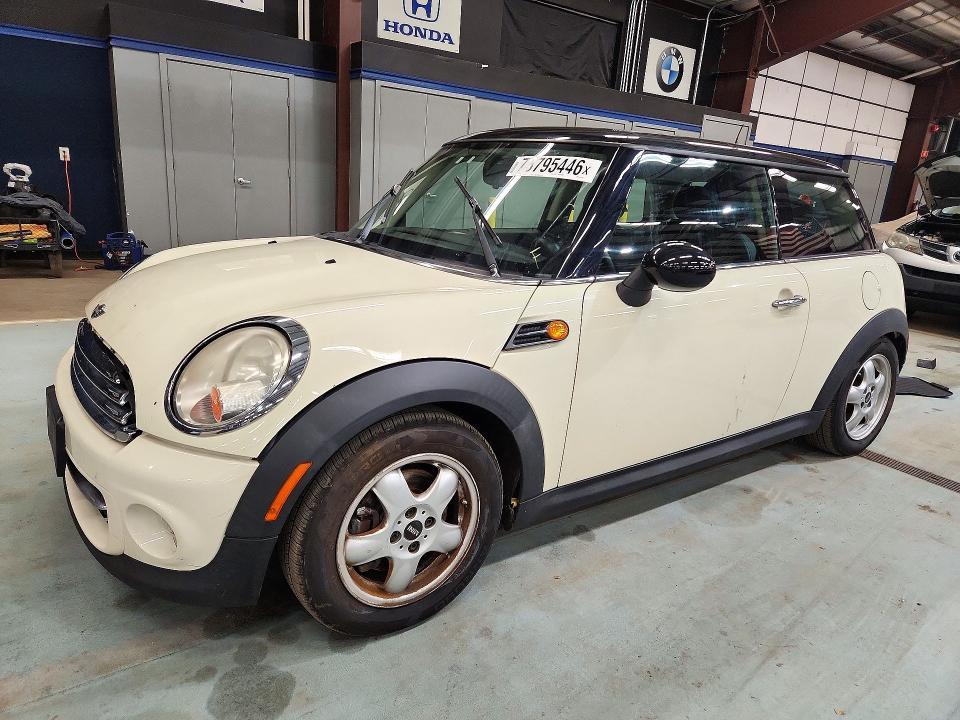 2011 MINI COOPER   