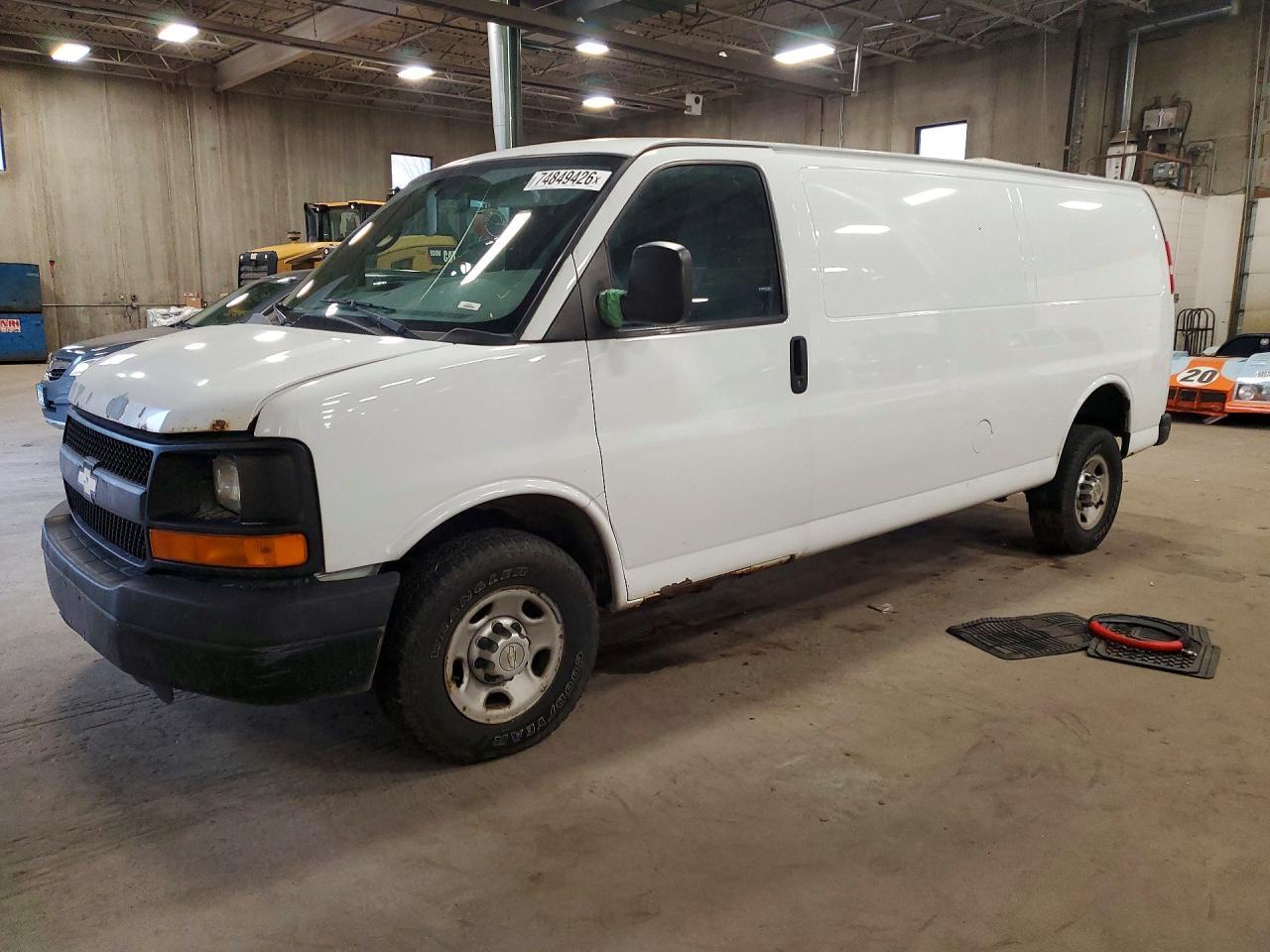 Вид 2013 CHEVROLET EXPRESS, угол 1