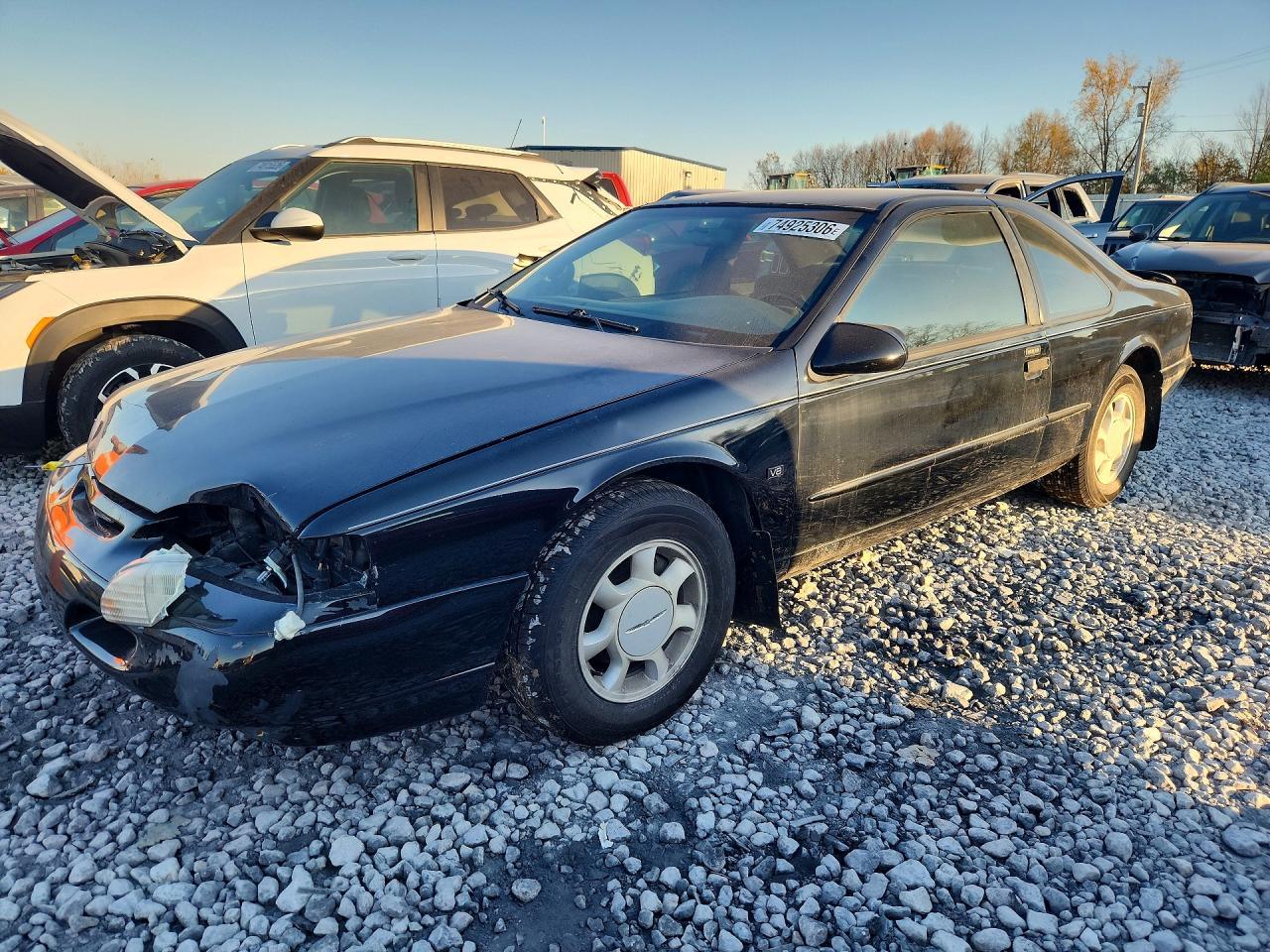Vue de 1995 FORD THUNDERBIRD LX, angle 1