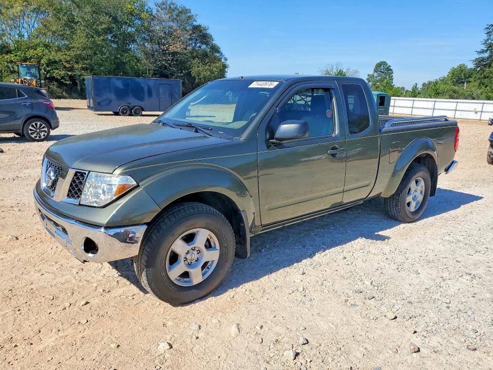 2005 NISSAN FRONTIER SE  