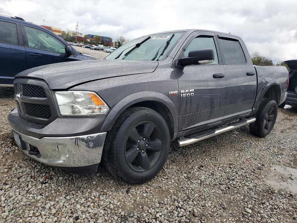2016 RAM 1500 SLT  