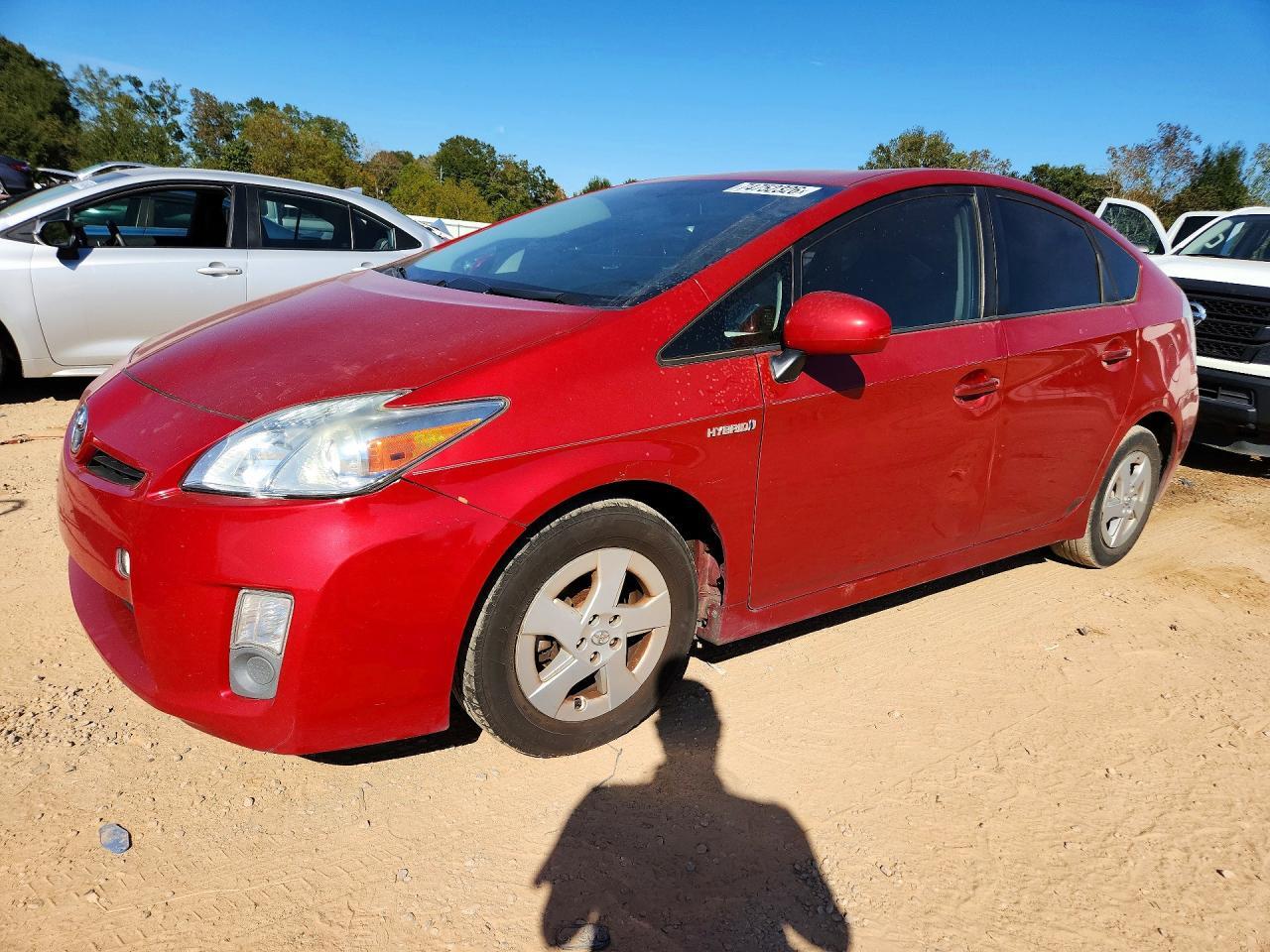 Vue de 2010 TOYOTA PRIUS IV, angle 1