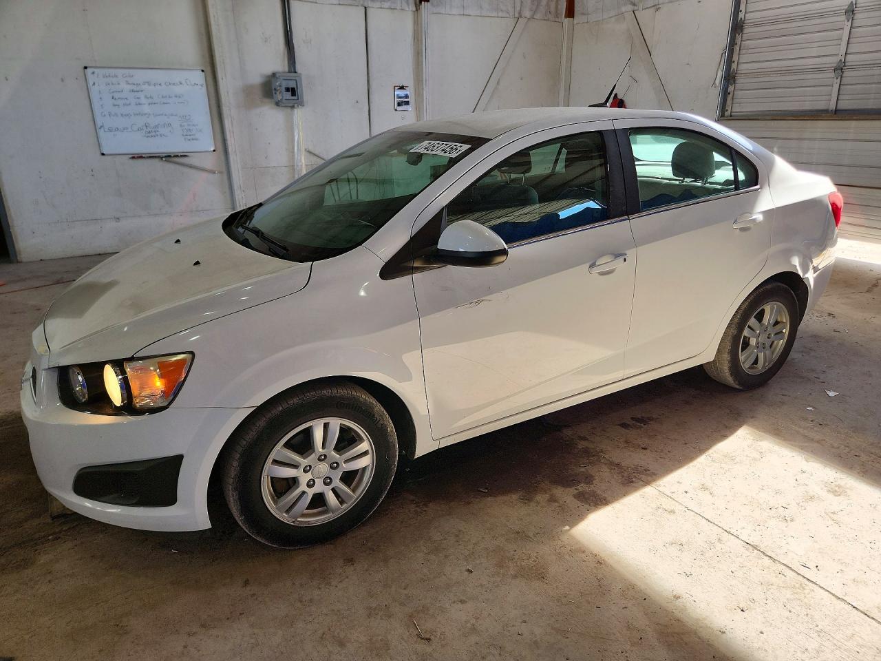 Vedere 2014 CHEVROLET SONIC LT, unghi 1