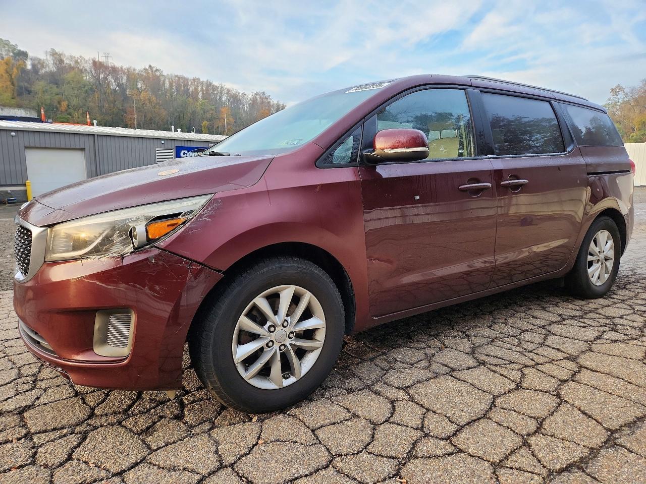 منظر 2016 KIA SEDONA LX، زاوية 1