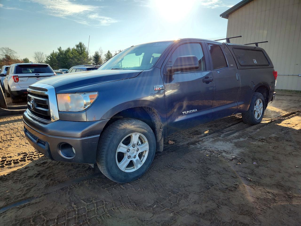 Vue de 2012 TOYOTA TUNDRA DOUBLE CAB SR5, angle 1