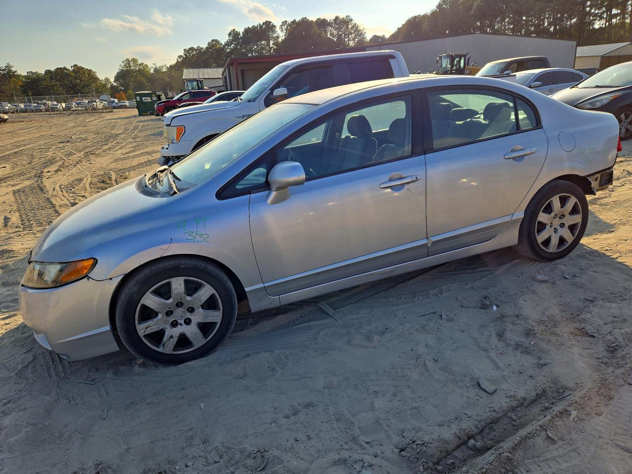 Vue de 2010 HONDA CIVIC LX, angle 1