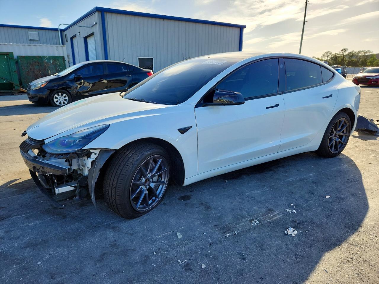 Vue de 2023 TESLA MODEL 3, angle 1