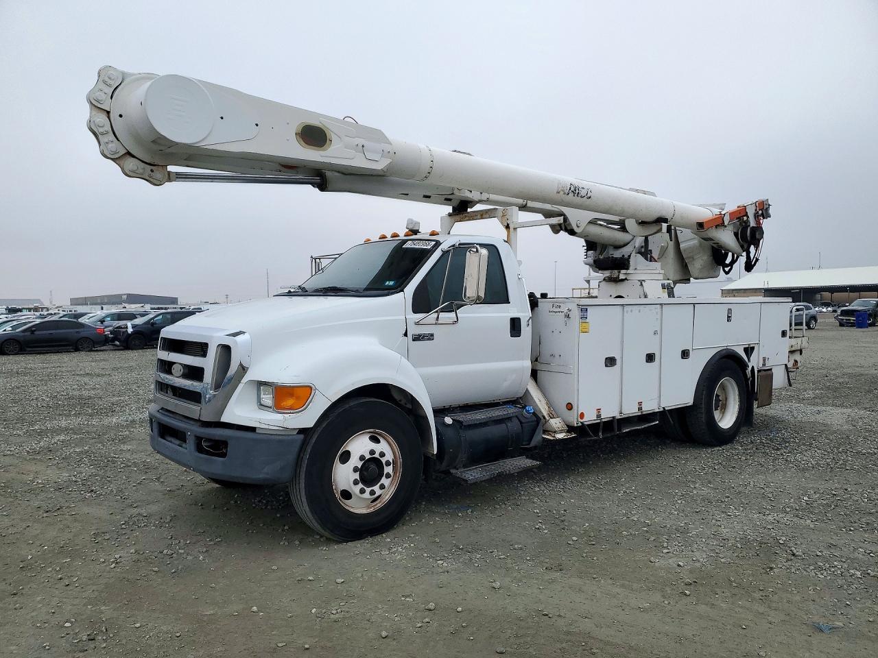 Vista de 2011 FORD F750 SUPER DUTY, ángulo 1