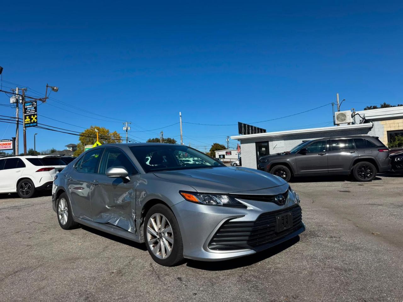 Vista de 2024 TOYOTA CAMRY LE, ángulo 1