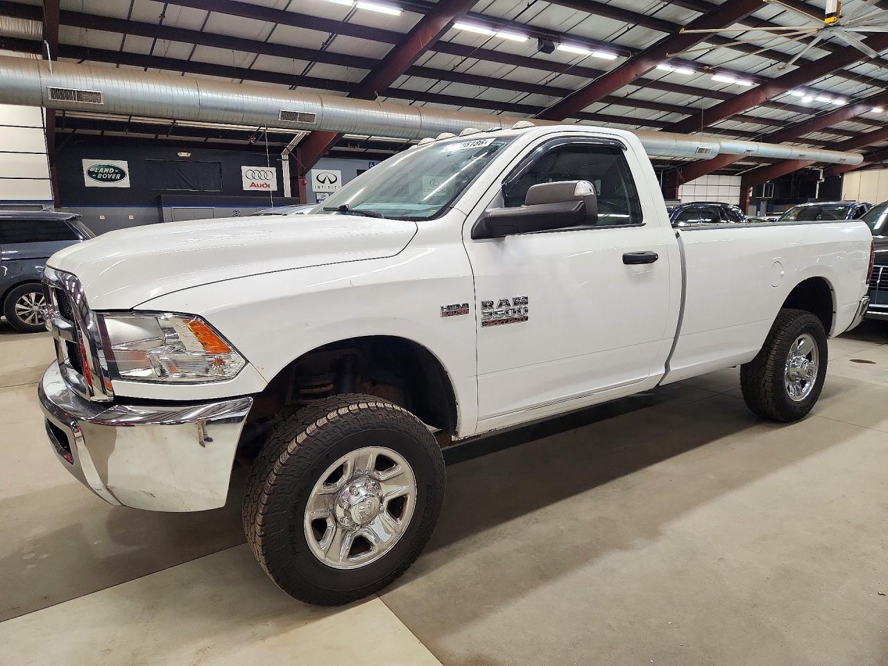Vue de 2018 RAM 3500 ST, angle 1