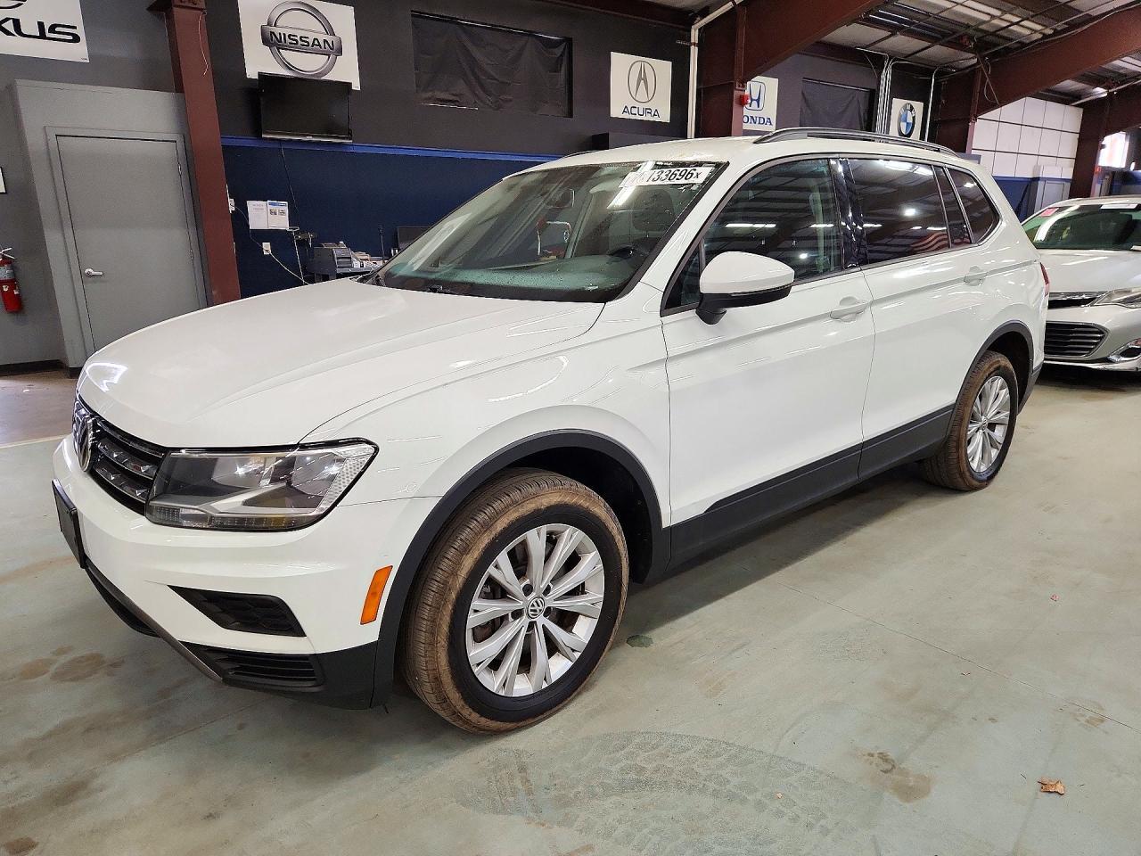 Vista de 2020 VOLKSWAGEN TIGUAN S, ángulo 1