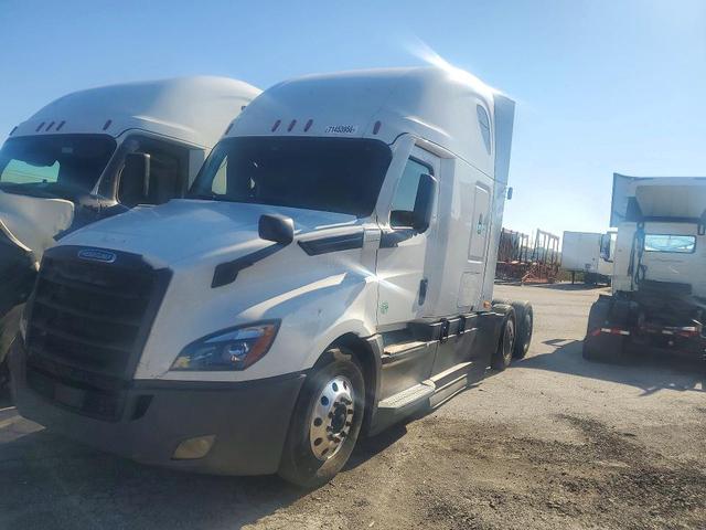 2020 FREIGHTLINER CASCADIA 126 SEMI TRUCK