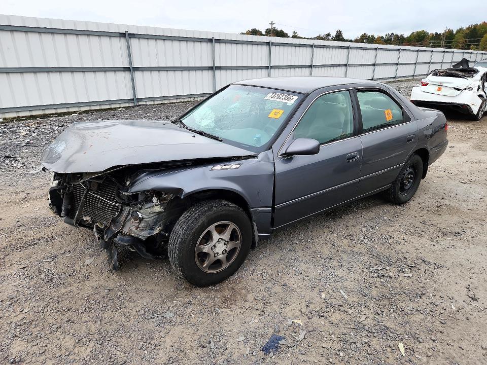 1997 TOYOTA CAMRY XLE  