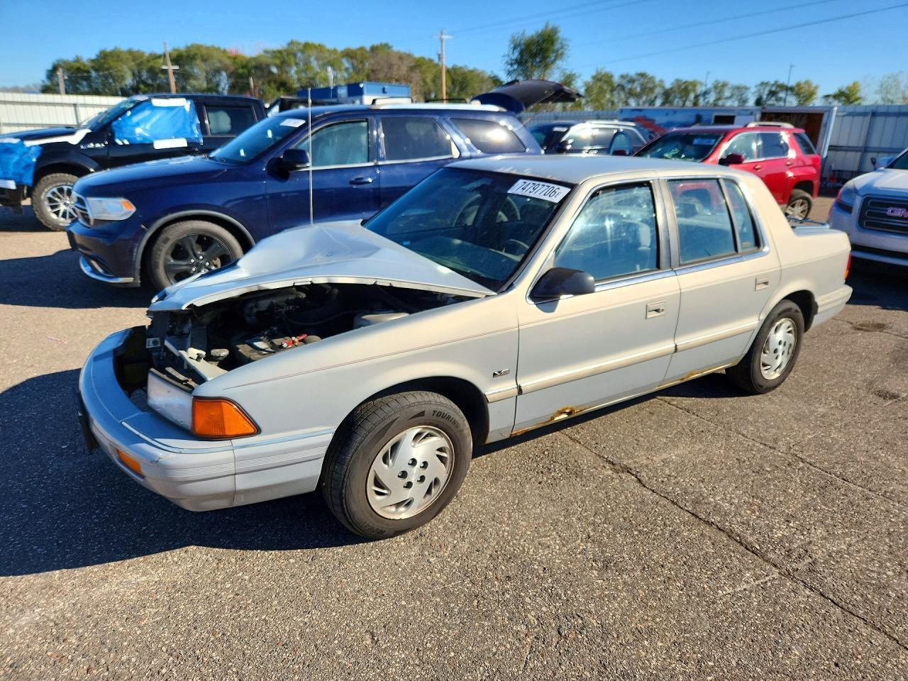 Vista de 1994 DODGE SPIRIT, ángulo 1