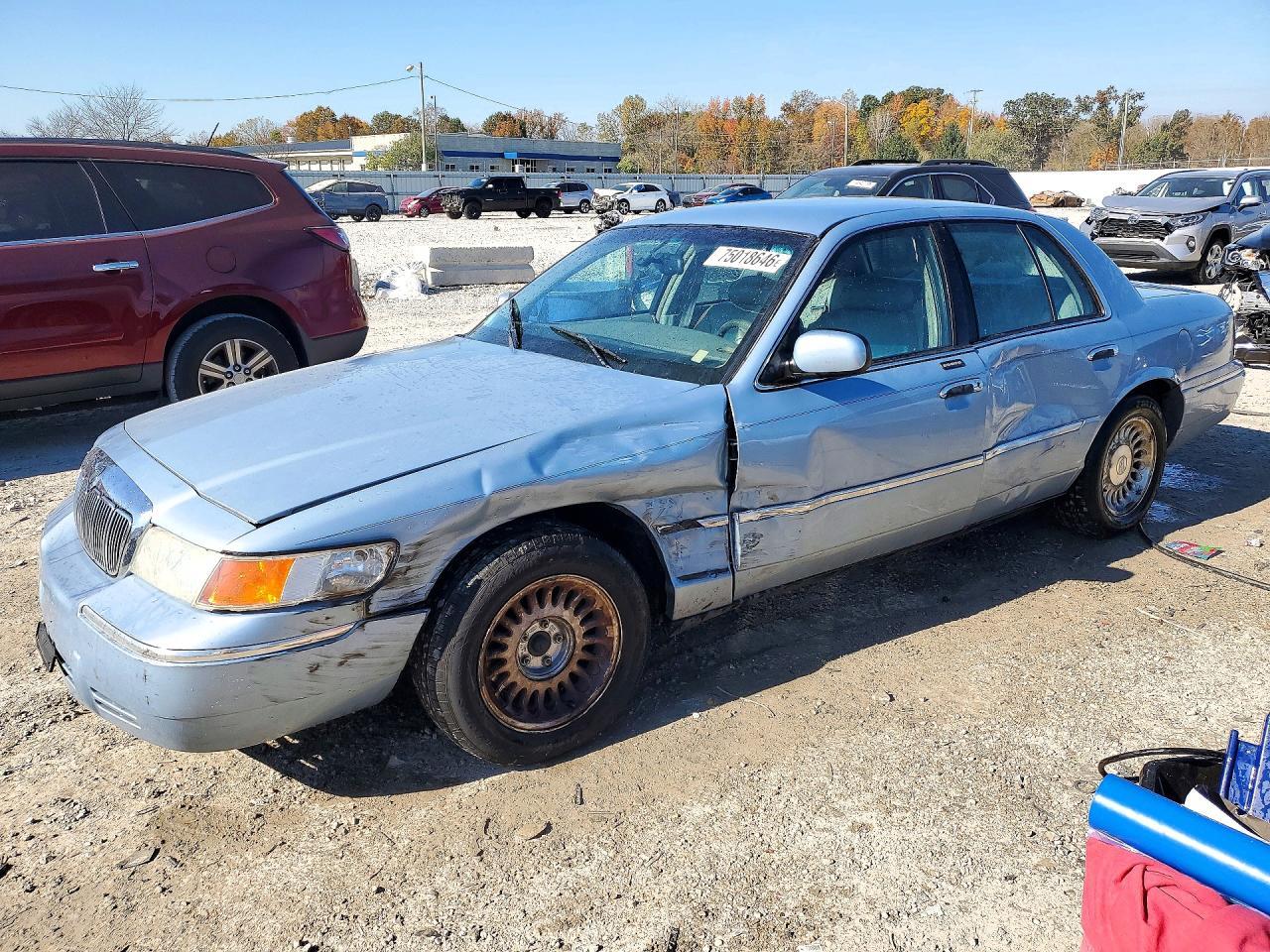 Vue de 1999 MERCURY GRAND MARQUIS LS, angle 1
