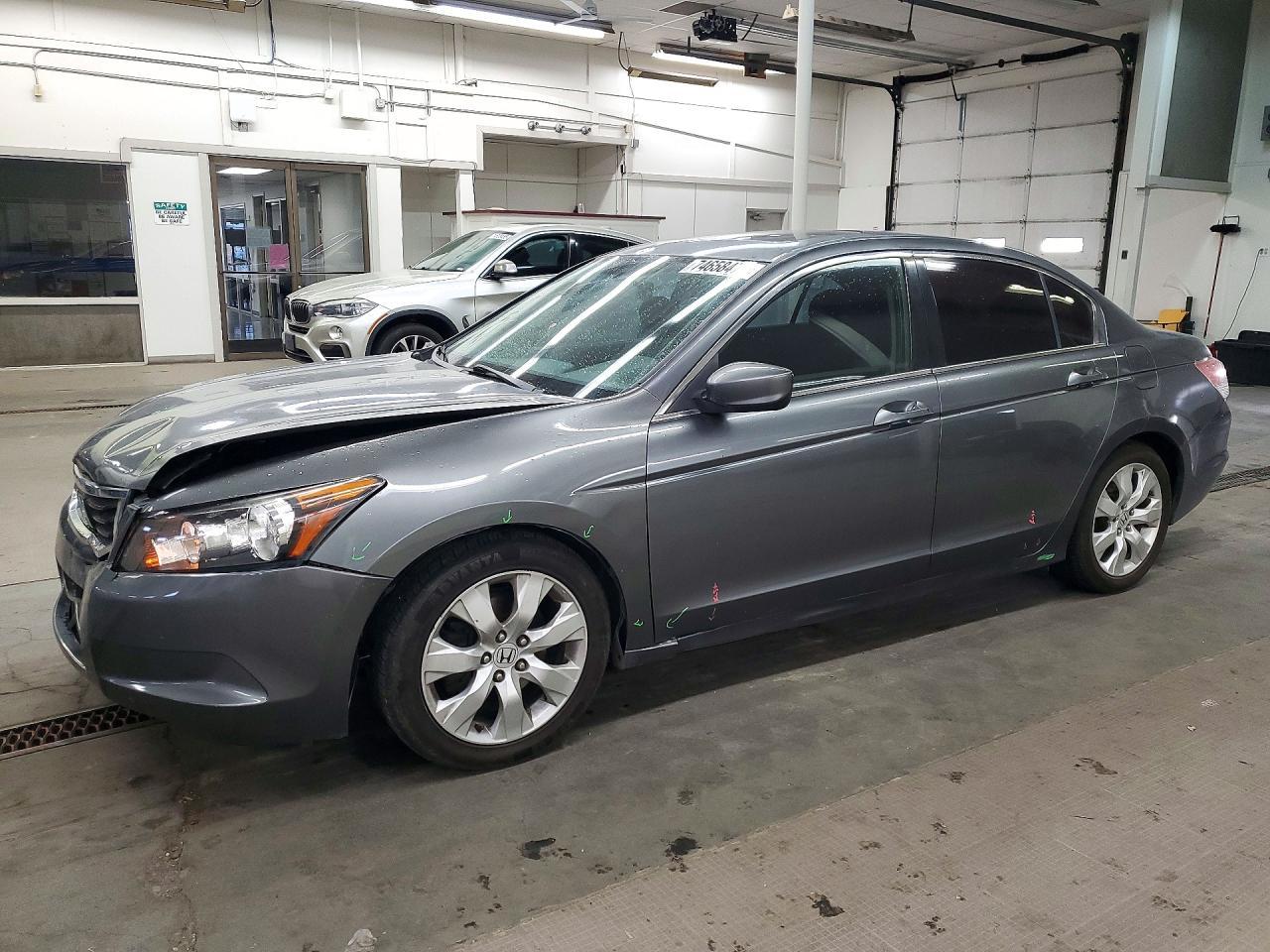 Vue de 2010 HONDA ACCORD EX, angle 1