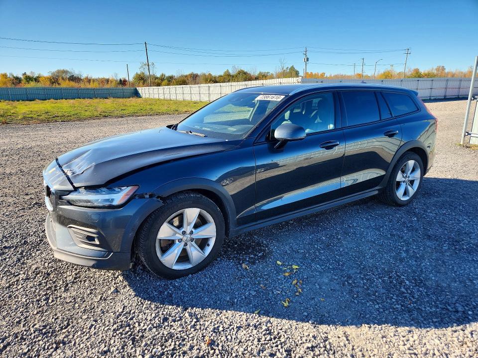 2019 VOLVO V60 CROSS COUNTRY T5 MOMENTUM  