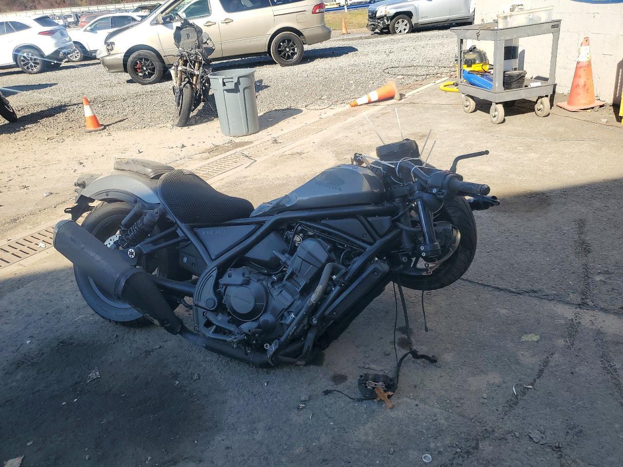 Vue de 2024 HONDA CMX1100 A, angle 1