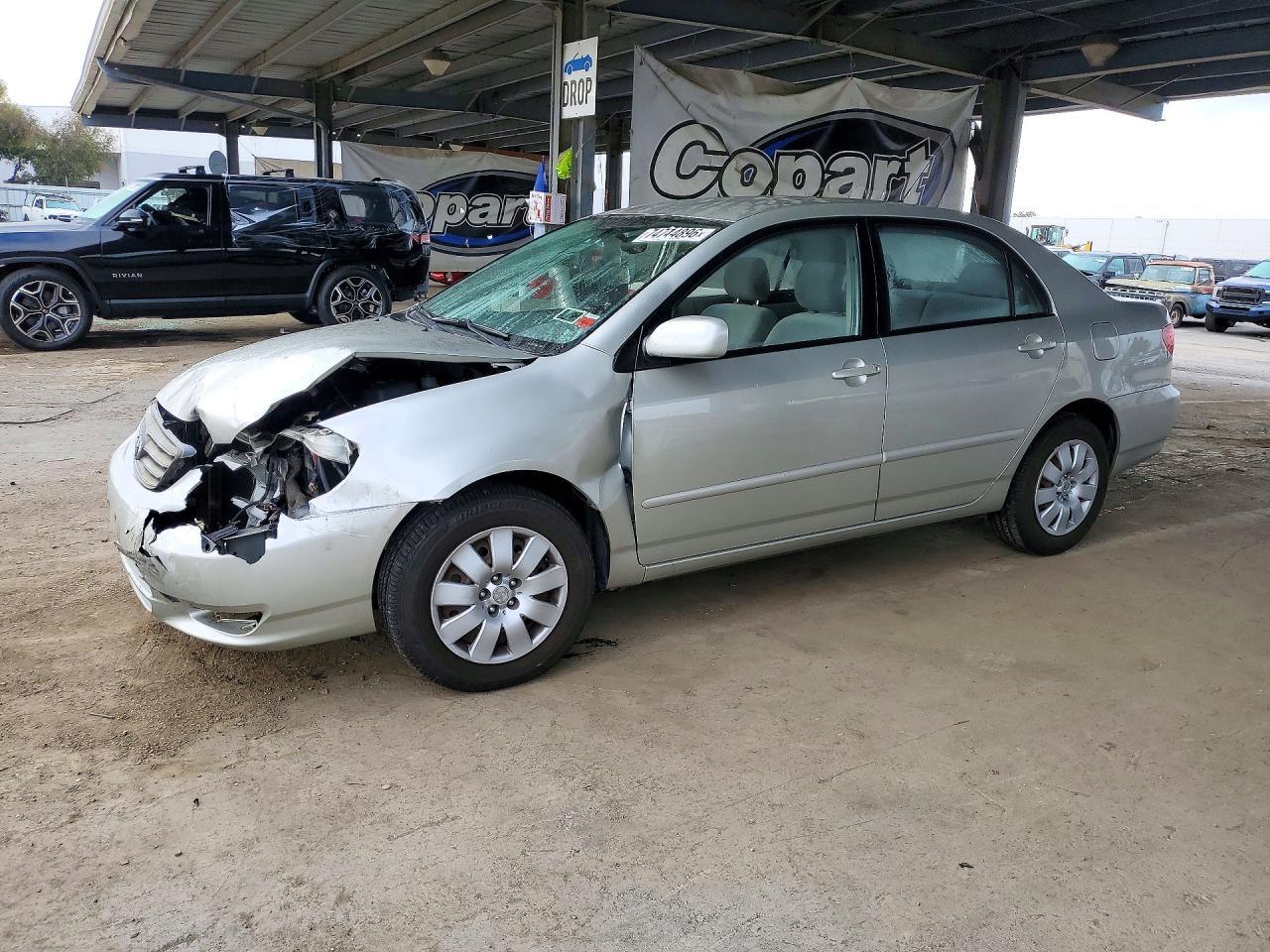 منظر 2003 TOYOTA COROLLA LE، زاوية 1