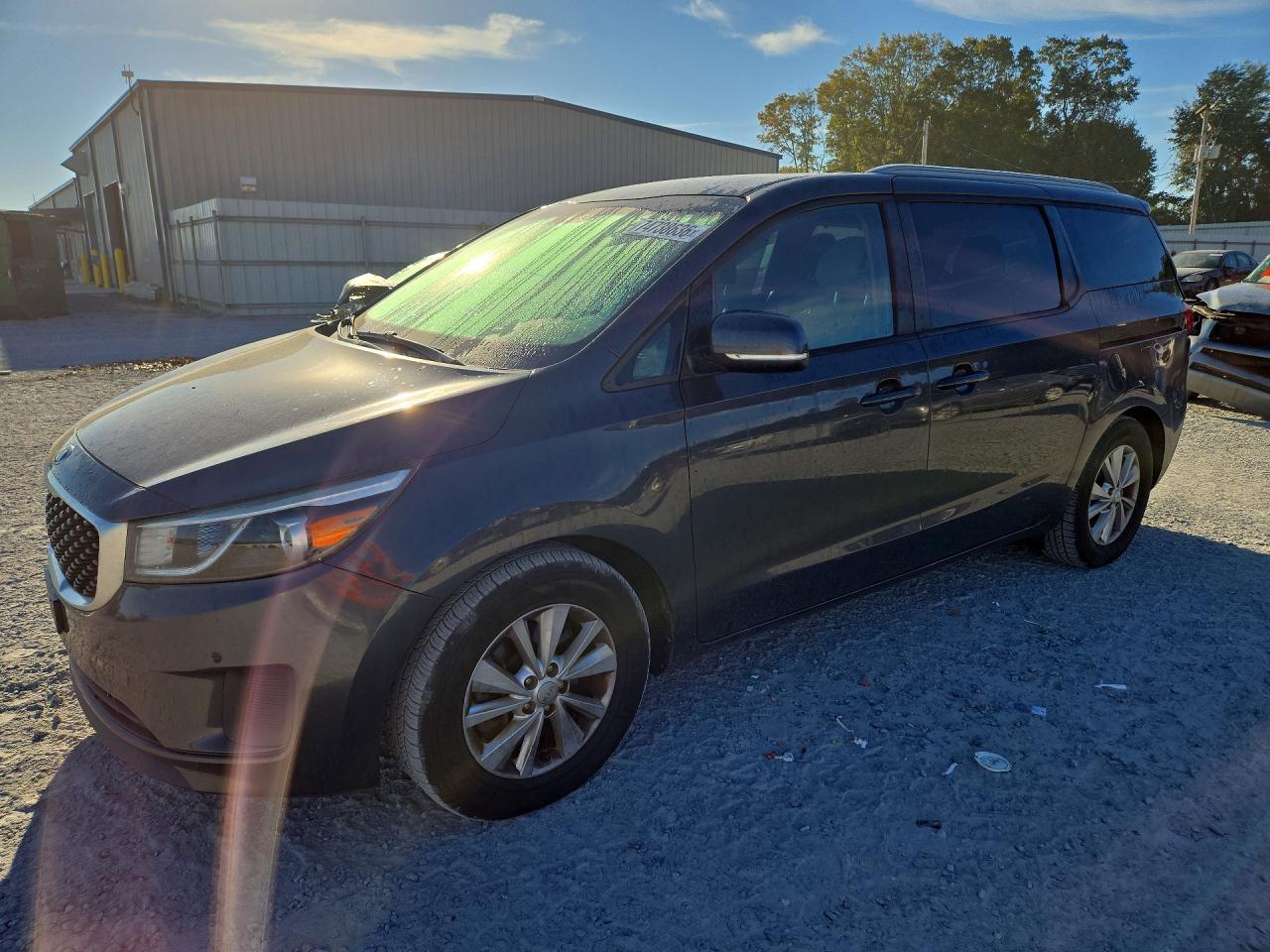 Vue de 2017 KIA SEDONA LX, angle 1