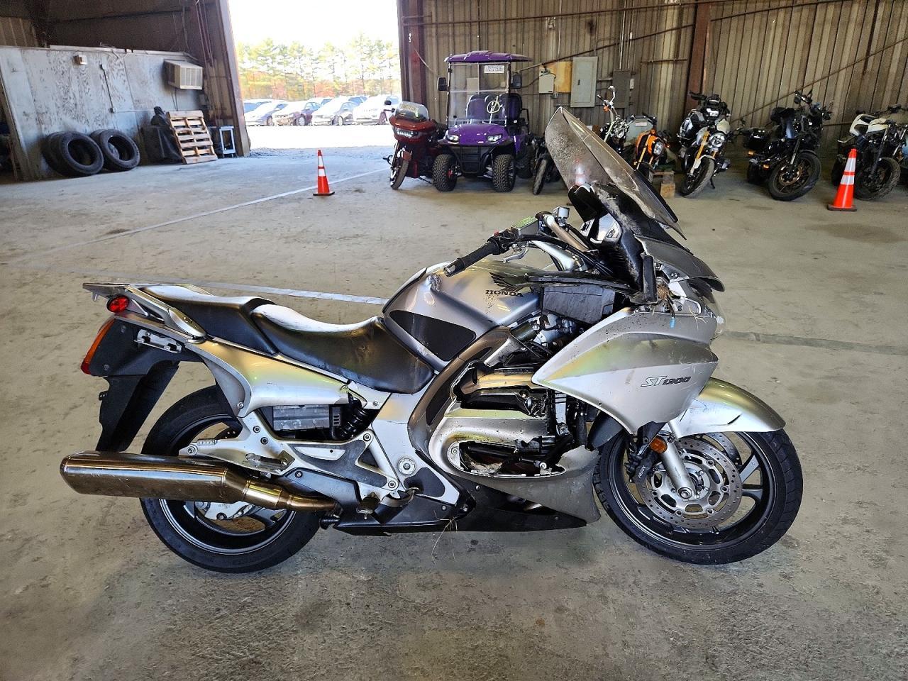 منظر 2007 HONDA ST1300، زاوية 1