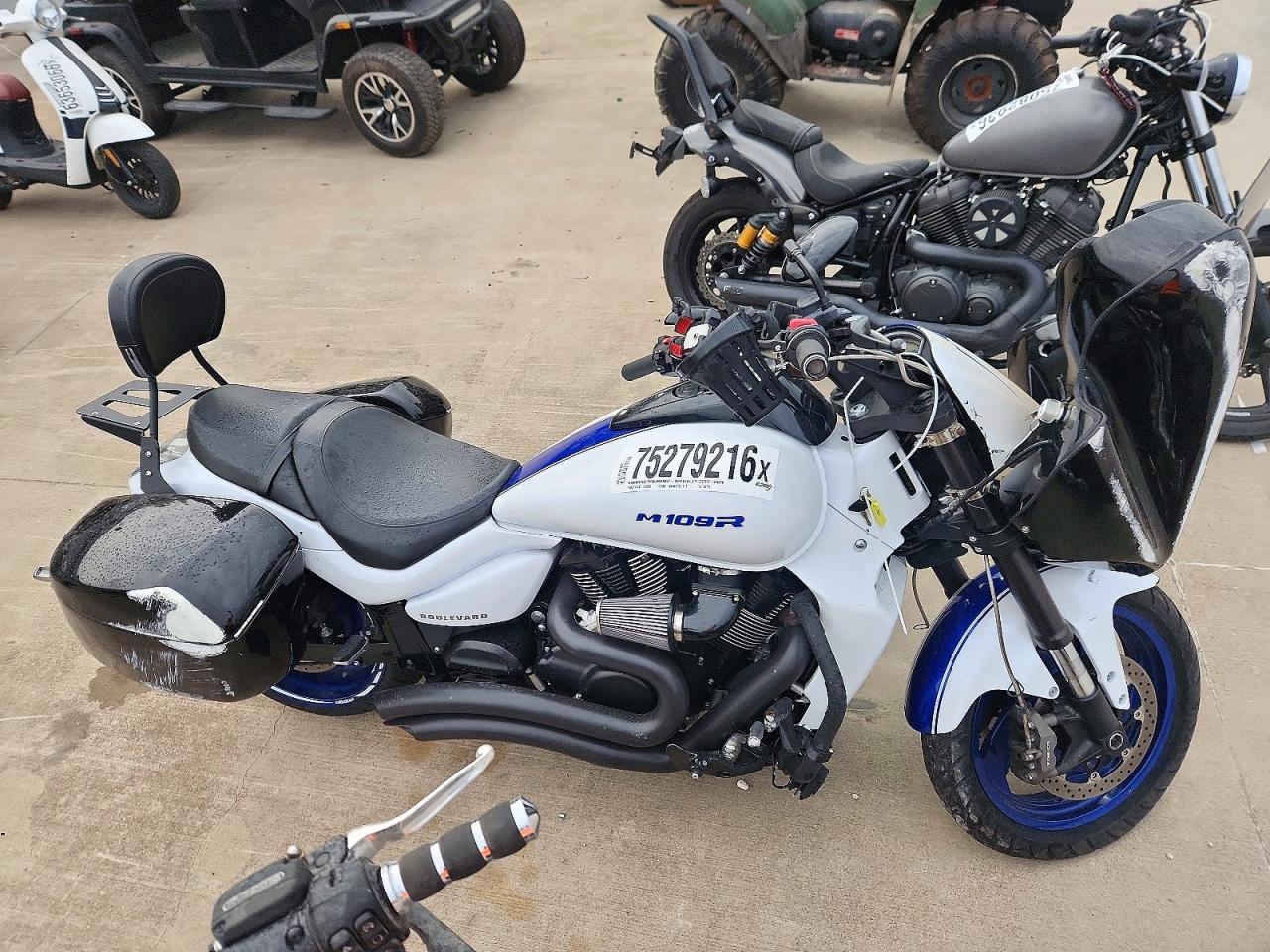 منظر 2019 SUZUKI VZR1800، زاوية 1